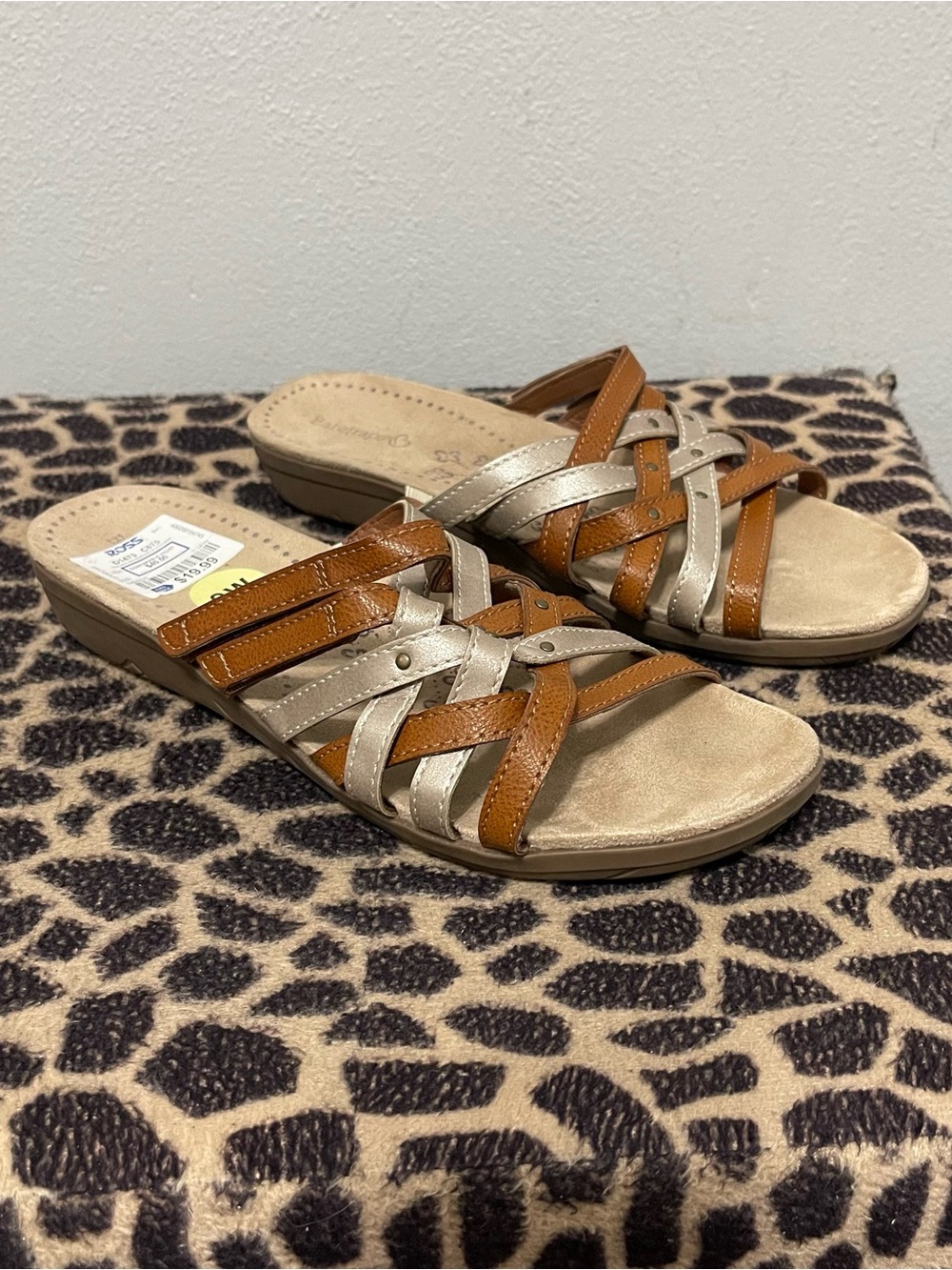 BareTraps Cross Strappy Slip On Comfort Sandals Brown Womens 9W